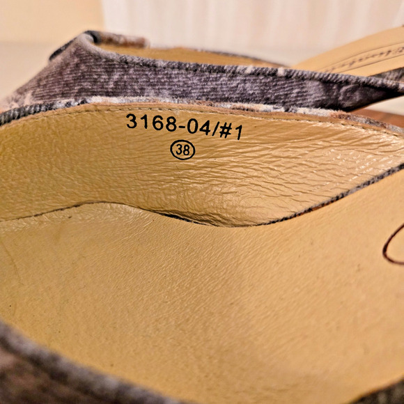 J & Elisabeth for Analpa mules feature a unique patterned fabric texture 38 - Picture 2 of 10